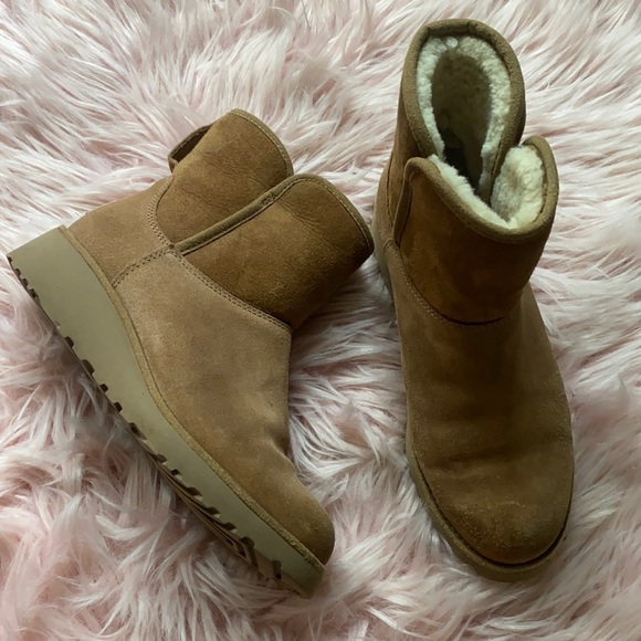 UGG KRISTIN WEDGE BOOTIE - Picture 1 of 7